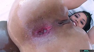 Risqu\u00e9 Business with Skyler and Vanessa