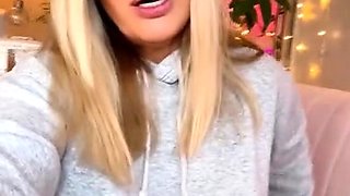 Hot amateur blonde pregnant toying her pussy solo