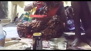 Aunty ko bear pilaya Holi Mein To aunty ne gift Mein Diya apni chut chod liya jamkar