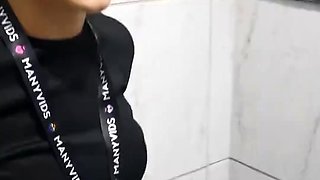 TEEN WANT TO FUCK IN PUBLIC TOILET
