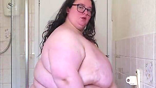 SSBBW Bathroom Cream Belly Body