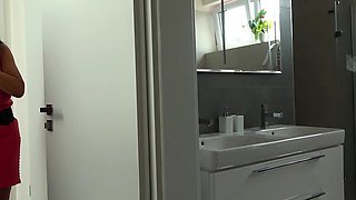 Curvy Grandma Gives Oral And Gets On POV Threesome