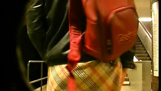 Blonde teen with big ass seducing her pussy with bottle