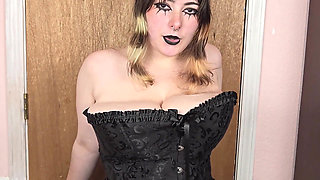 Goth Girlfriend Vapes for You in Corset