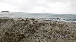 Teen Girl Masturbate on the Beach