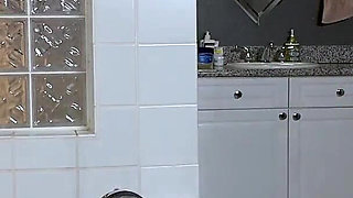Babysitter Bath Time