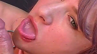 The Secretary Sucked the Boss After the Meeting and Played with the Sperm