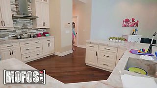 Mofos - Jaye Summers attempts to linger virgin but her roommate’s Big Cock and teasing win her over