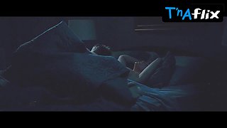 Abbie Cornish Orbs Gig in The Virtuoso