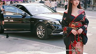 Chinese Idol Yuki trying the Newest Vibrator in Public