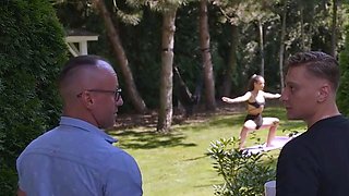 Sexy black-haired performs heavy gargle for her daddy