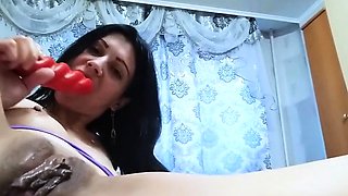 Russian babe wants to masturbate on webcam