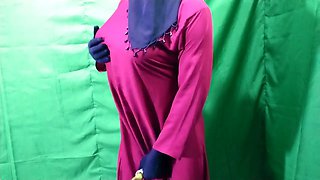 Indian bhabhi Desi-Queen1 gets steamy with some solo action and dirty talk in the bedroom