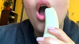 Pulled amateurs close up car sex