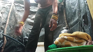 Bhabhi ka aaj Nahate hue video banaa liya