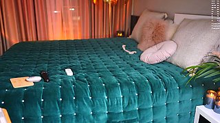Big boobed Memphis Monroe masturbates in stocking