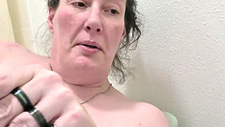 Cripplefreak4u up Close Face While Using Fucking Machine for the First Time