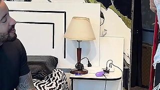 The Maid Who Does Extra with Boss Sucks Her Mistress and Gives Her Pussy to the Porn Boss