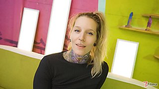 Alt blond tattoo fuckslut goes wild with fat crazy dildos