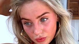 Blonde is flashing her big boobs in the outdoors