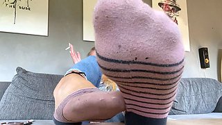 Horny amateur girls with a foot fetish play along