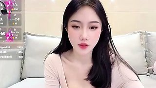 Japanese office babe Anna Yumisaki masturbates