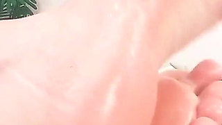 Feet close up (Arya Grander)