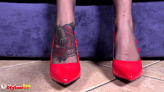 Tattooed beauty adores playing with her sexy feet