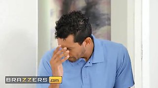 Blake Blossom Gets a Rough Fuck from Her College Buddy Before Study Time - Brazzers
