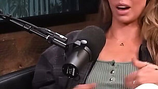 Nicole Aniston with a Micro P＊nis