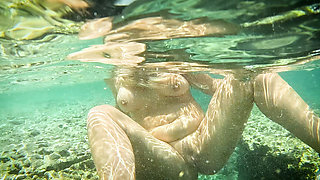 Real-life Underwater Sex in the Ocean?! Private Vacation Pussy Insemination!